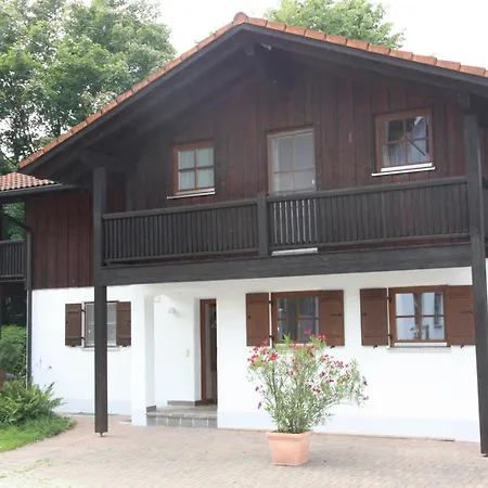 Schusterhof Lodge *